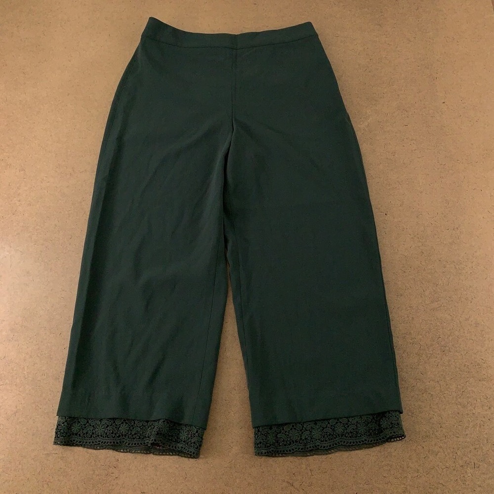 Club Monaco Womens Capri Pants Green Flat Front Crochet Hem Wide Legs 6 New